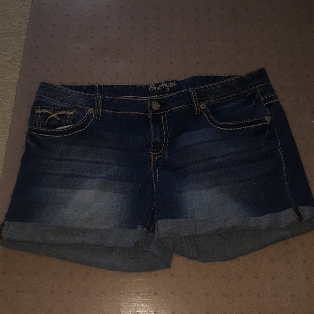 Women's amethyst shorts